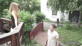 Sinnlicher Balkonsex mit der schlanken Blondine