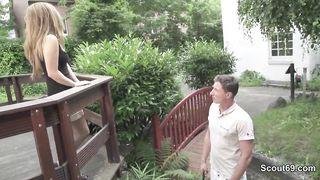 Sinnlicher Balkonsex mit der schlanken Blondine Screenshot 2