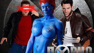 Nicole in blauer Haut nimmt zwei Schwänze von Charles und Xander auf einmal